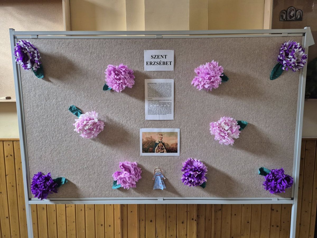 November 19-én a tízórai mellé Erzsébet kenyeret kaptak a diákok.