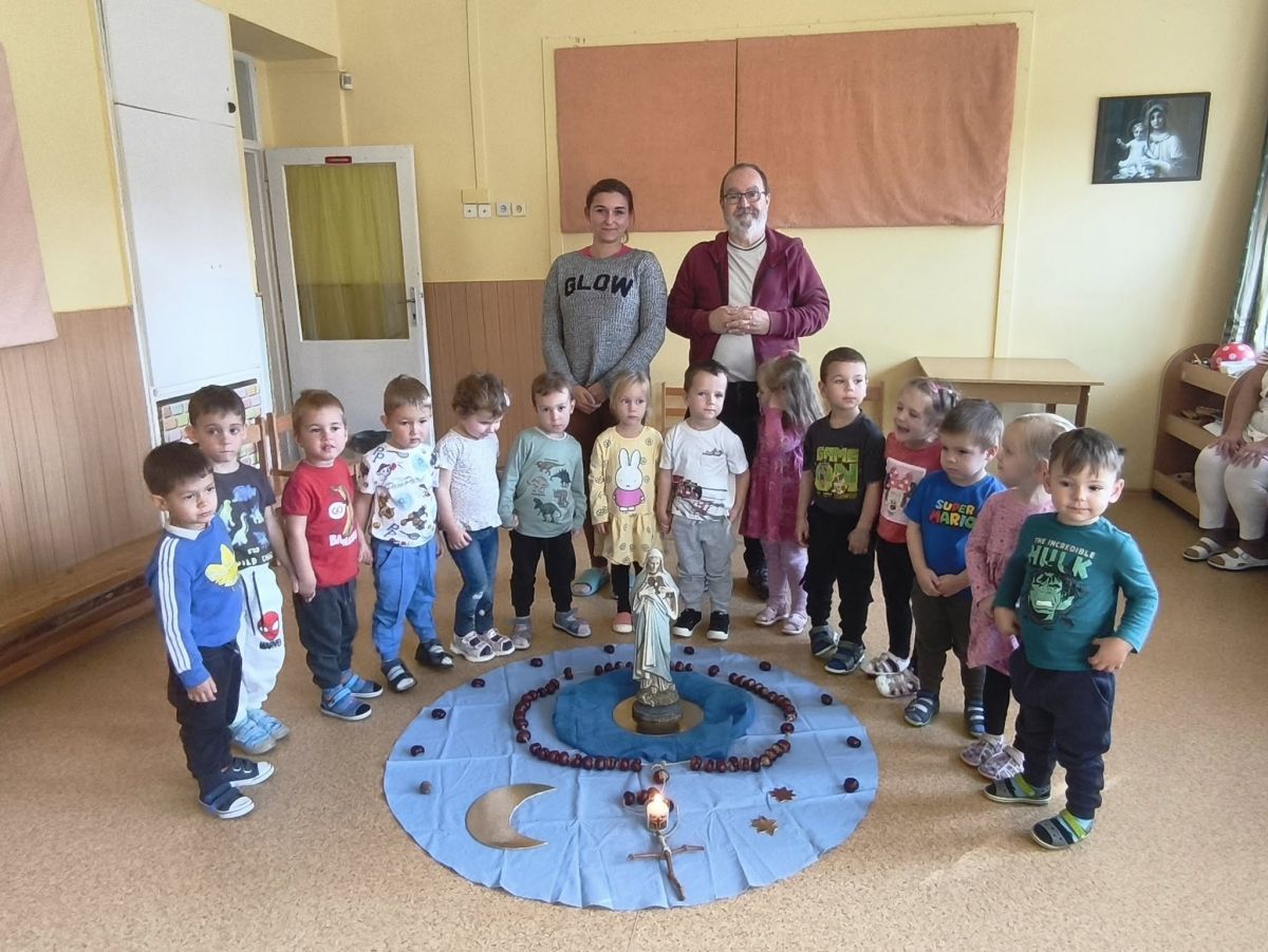 Óvodánk is csatlakozott az „Egymillió gyermek imádkozza a rózsafüzért”-mozgalomhoz.